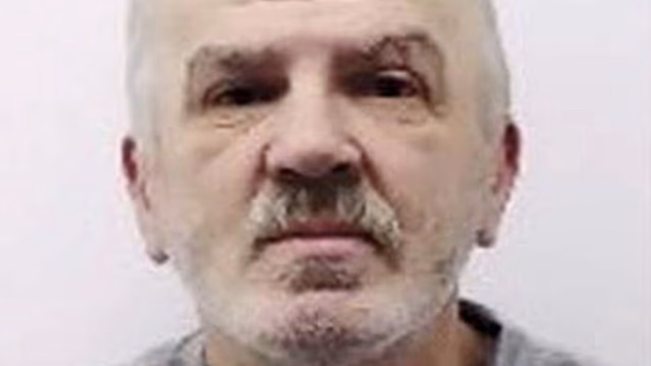Го убил својот цимер во Романија и ја отслужил казната, се преселил во Лондон и таму го убил својот цимер