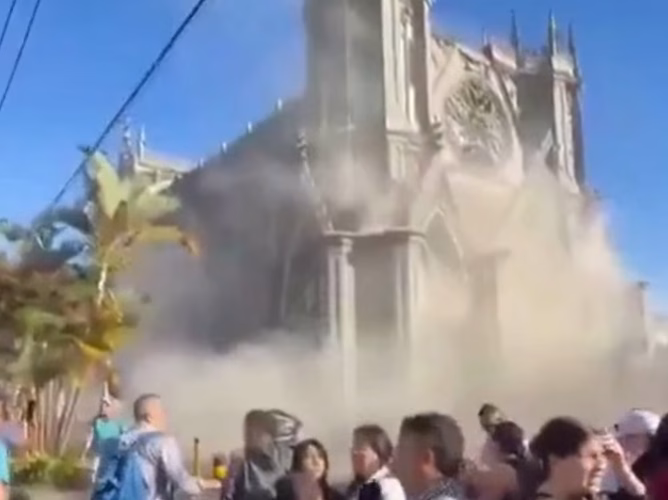 ВИДЕО Земјотрес со јачина од 7,4 степени ја погоди Колумбија, паника и итна евакуација на населението