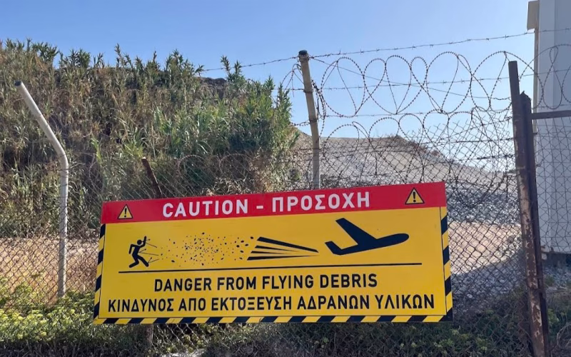 Авион ја отфрли Италијанка на Скијатос: Туристка тешко повредена од силниот млаз на моторот