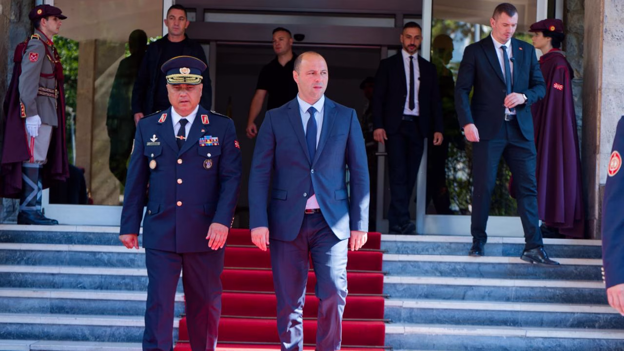 Мисајловски за Денот на Армијата: Работиме на повисоки плати и подобри услови за работа