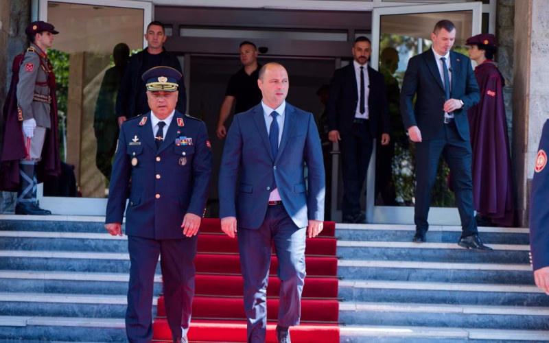 Мисајловски за Денот на Армијата: Работиме на повисоки плати и подобри услови за работа