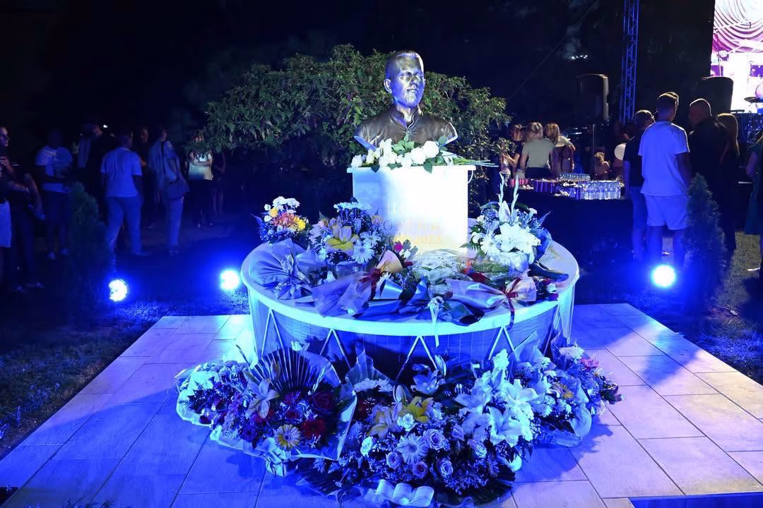 Ѓорѓи Ѓоргиев, тапанарот на „ДНК“ кој загина во пожарот во „Пулс“, доби биста во Струмица на својот роденден