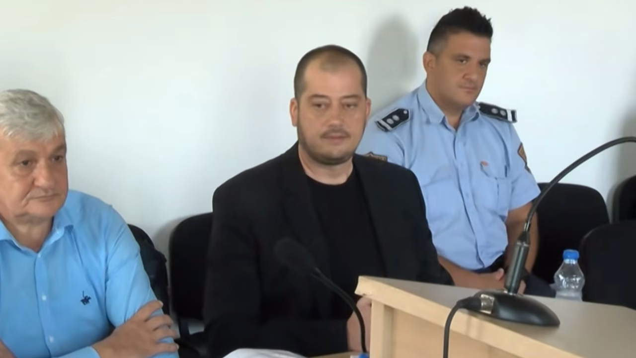 Одбраната на екс директорот Анакиев: Ниту барал пари, ниту имал контакт