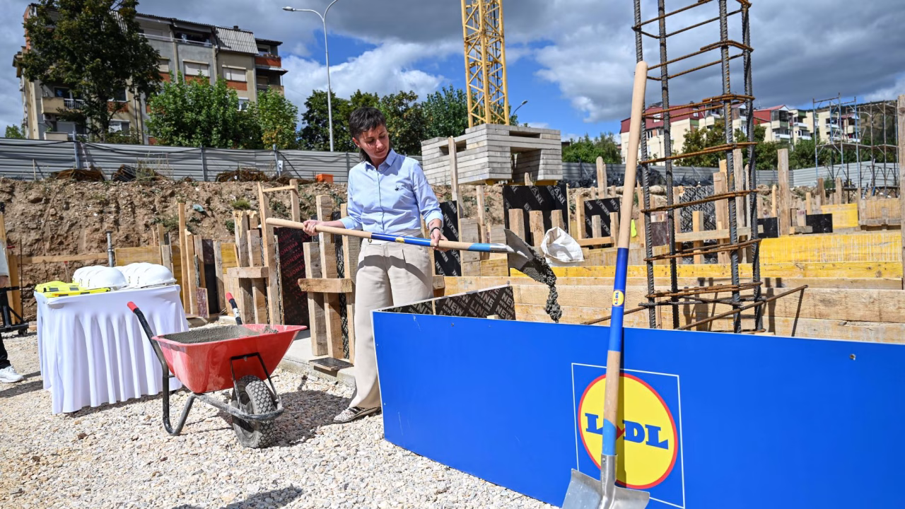 Lidl ја проширува инвестицијата во Битола: Поставен камен-темелник за вториот маркет