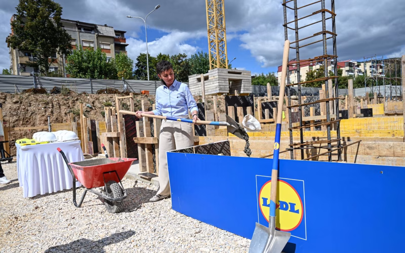 Lidl ја проширува инвестицијата во Битола: Поставен камен-темелник за вториот маркет