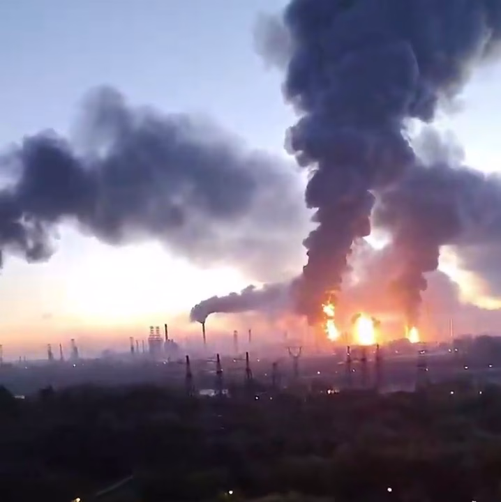 Масовен напад со дронови врз Москва, погодена голема нафтена рафинерија