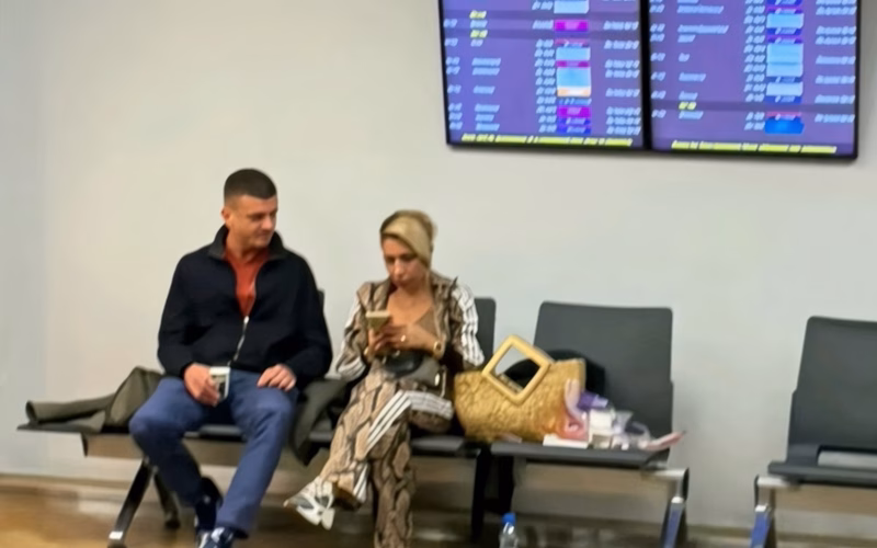 Вучиќ падна, а неговата омилена водителка замина од Србија