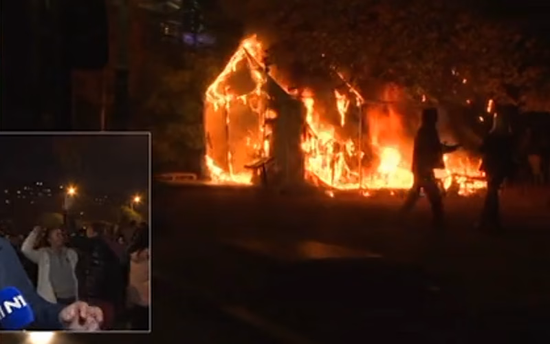 ВИДЕО Запалени шаторите на Чациленд