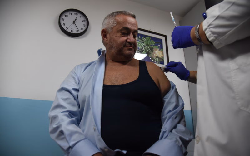 Клековски се вакцинираше против сезонски грип, над 55.000 граѓани веќе се пријавиле