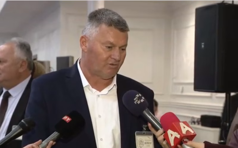 Јаневска: Нема отпуштања во образованието во следните четири години, платите на наставниците повторно ќе растат во март