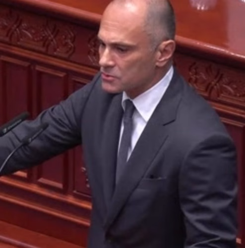 Жестока расправија во Собранието: Филипче обвинува за распродажба на земјиште за рудници, Мицкоски возврати со обвинувања за наследени концесии
