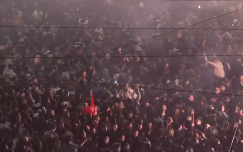 Студентите во Србија: Не поддржуваме насилство, упади во медиумски куќи, победата да ја прославиме достоинствено!