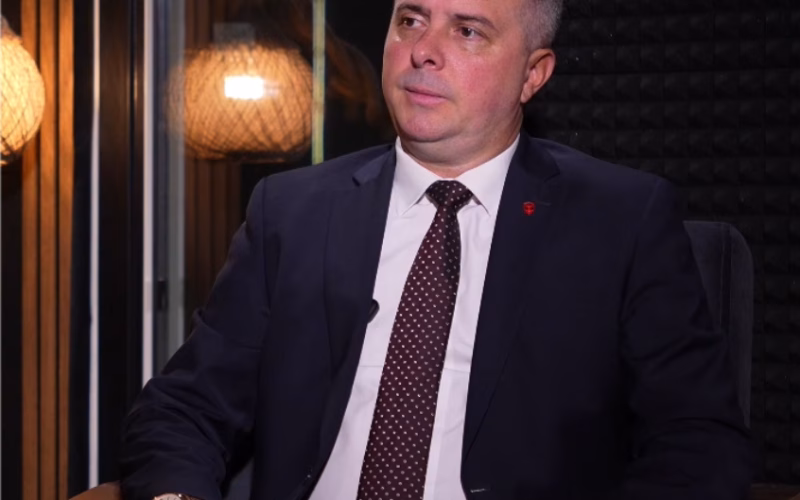 Герасимовски удри по „платформата“ во СДСМ: Партијата не се води од хотели и кафеани, туку од партиските органи