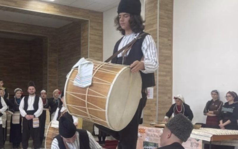 „Народот што ги чува корените знае каде припаѓа“: Делчевските средношколци учеа за зачувување на орото „Копачка“