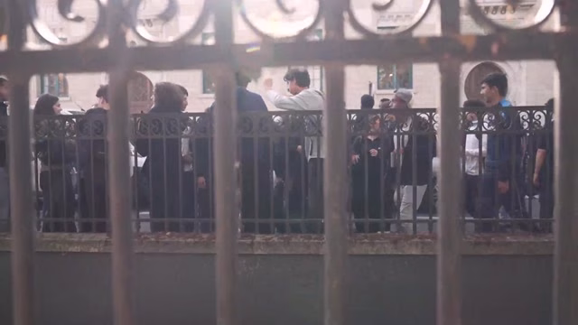 Средношколските протести ја блокираа Франција, со судири и стотици повредени