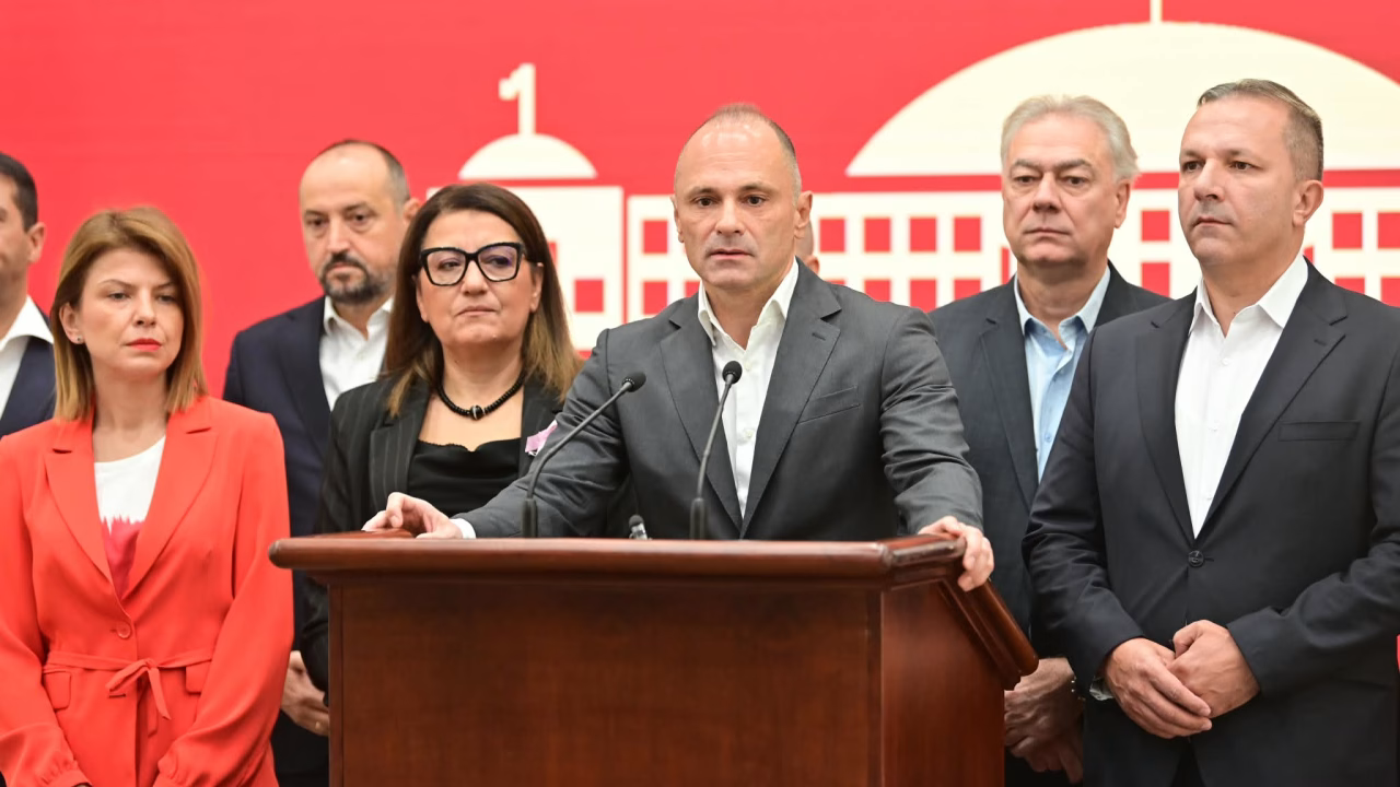 Филипче: Нека размисли добро Мицкоски што ќе ѝ каже на Фон дер Лајен, ако треба нека не спие!